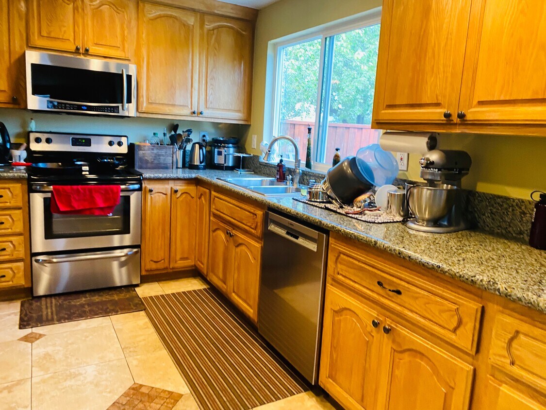 Building Photo - 4334 Othello Dr