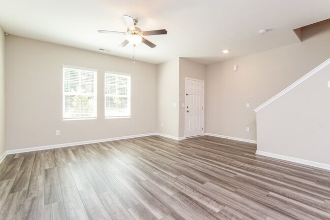 Building Photo - 522 Landing View Dr
