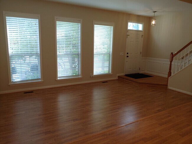 Building Photo - 47608 Sandbank Sq