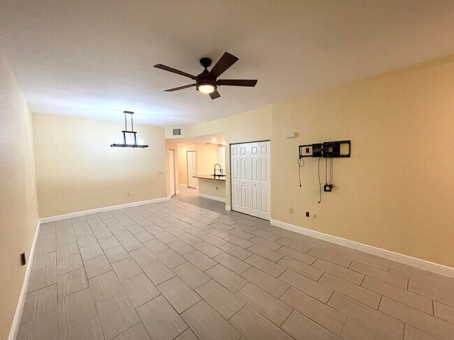 Foto del edificio - 1840 Sandhill Crane Dr