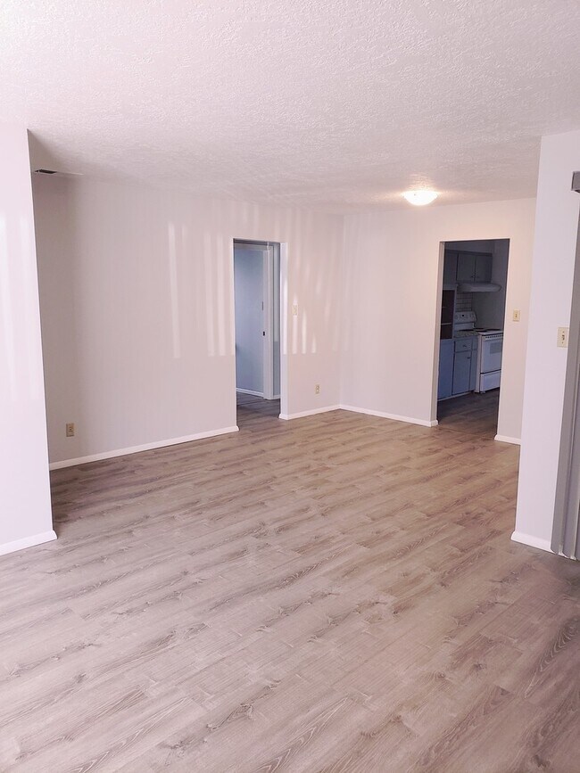 Foto del edificio - COMING SOON! Renovated - 2 Bedroom 1 Bath ...