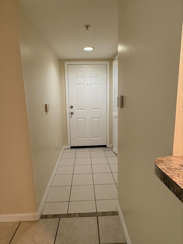 Foto del edificio - 738 Crest Pines Dr