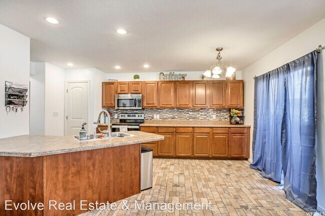 Foto del edificio - 4 br, 3.5 bath House - 1233 Firefly Dr