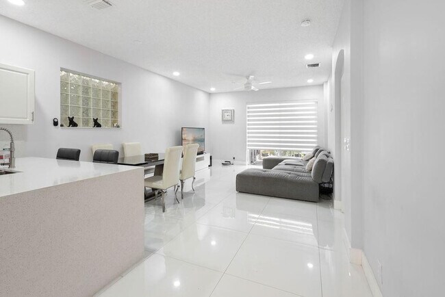 Building Photo - 4812 NW 19th St