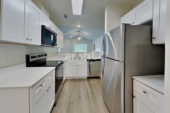 Building Photo - 165 Bristol View Cir