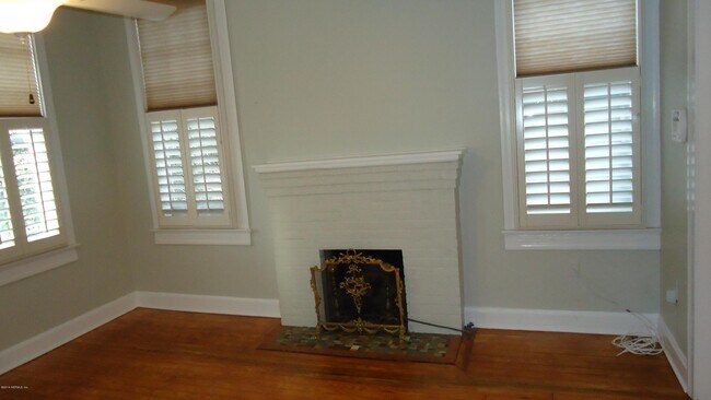 Building Photo - 2034 Herschel St