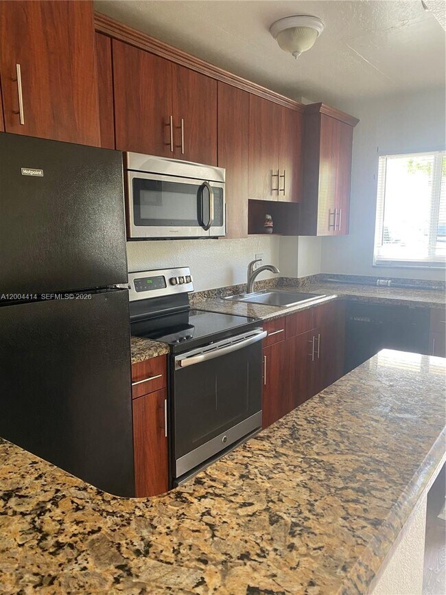 Foto del edificio - 1400 NE 56th St