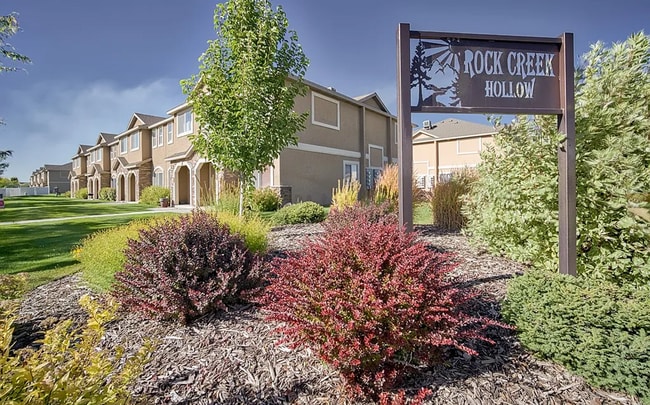 Building Photo - Beautiful 3 Bed, 2.5 bath Townhome with Attached 2 Car Garage in Rock Creek