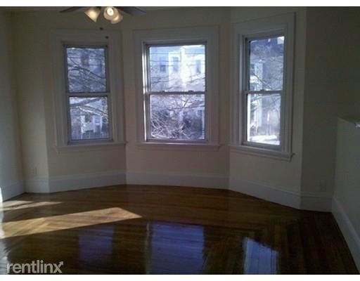 Building Photo - 4 br, 2 bath  - 5 Kendall St