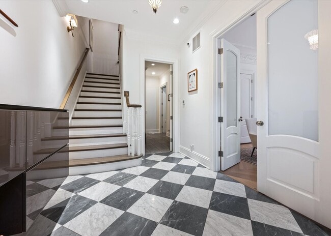 Foto del edificio - 441 W Deming Pl