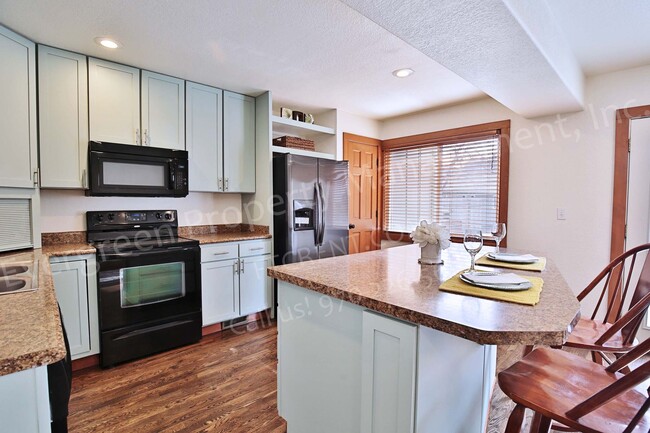 Foto del edificio - 3 bedroom home in the Sherwood Shores Neig...