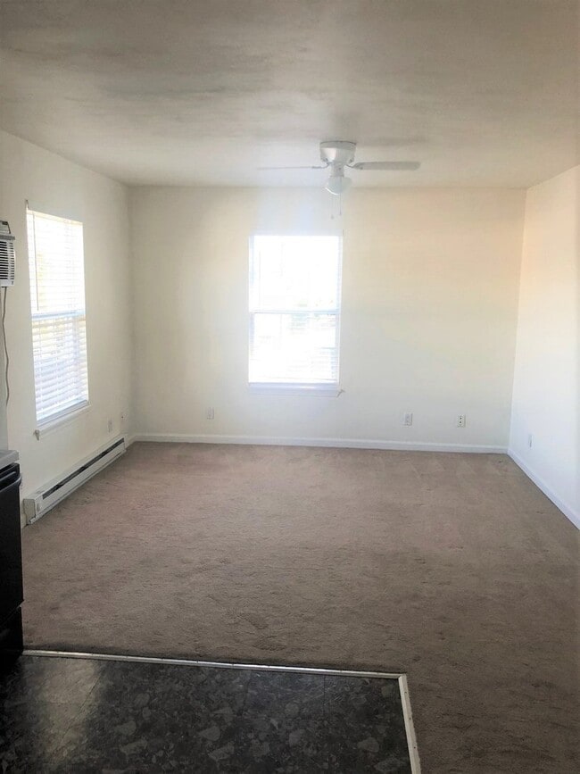 Photo - NICE 1 BEDROOM, 1.5 BATH CARRIAGE HOUSE IN BAYVIEW ESTATES!!