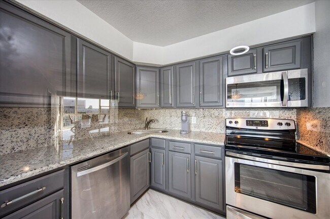 Foto del edificio - 851 Bayway Blvd