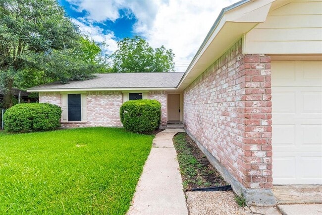 Building Photo - 16219 Bougainvilla Ln