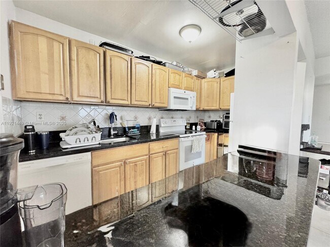 Building Photo - 505 S Pine Island Rd