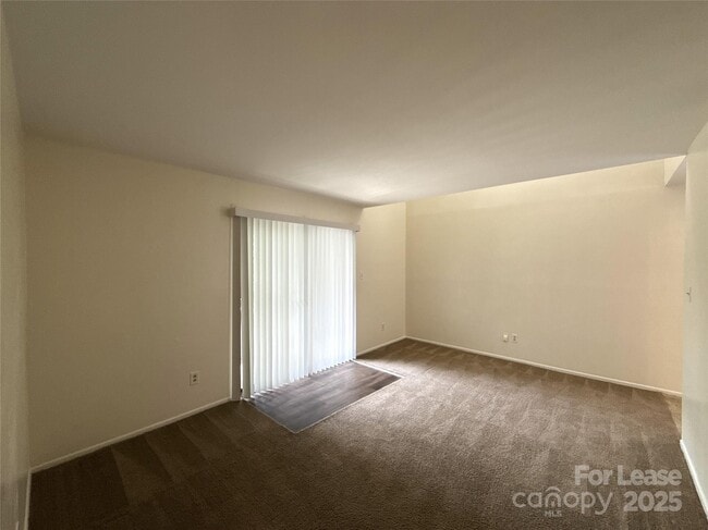 Building Photo - 1605 Merry Oaks Rd