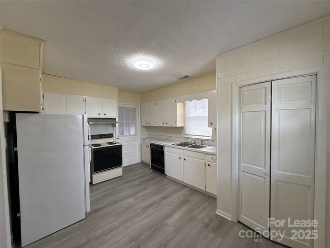 Foto del edificio - 1516 Pleasant Plains Rd