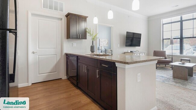 Foto del edificio - 4050 W Pine Blvd