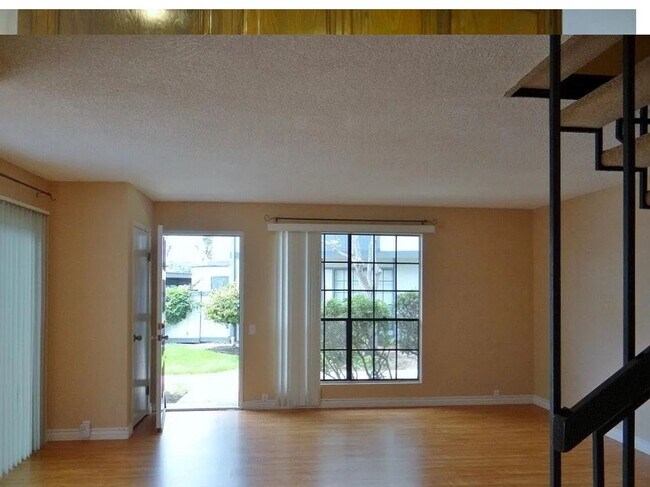 Foto del edificio - 3 BR Townhouse Located on UCSD Bus Line w/...