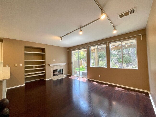 Foto del edificio - 4907 Wheelhouse Dr