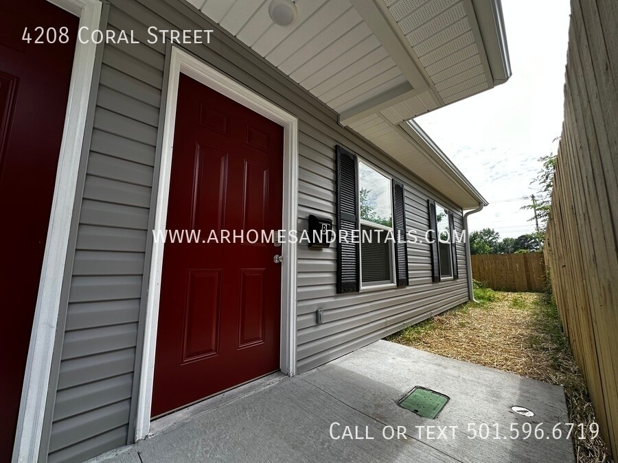Primary Photo - 4208B Coral Street | $850 | 2 beds, 1 bath
