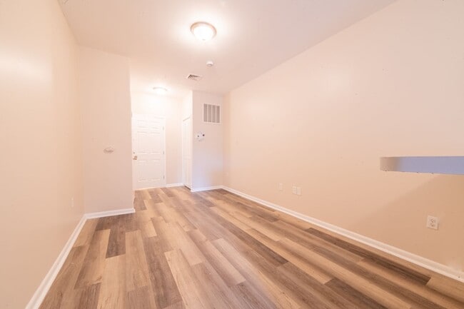 Building Photo - 1-Bedroom Apartment with Open Kitchen and ...