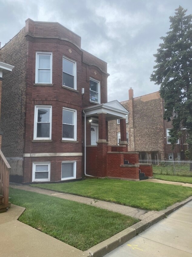 4235 W 21st St Unit 1, Chicago, IL 60623 Room for Rent in Chicago, IL