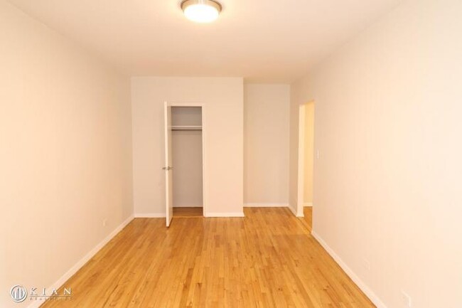 Foto del edificio - 0 bedroom in Queens NY 11374