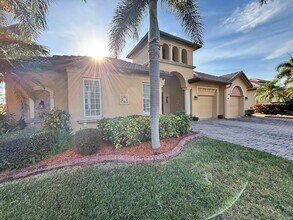 Building Photo - 885 SW Grand Reserves Blvd