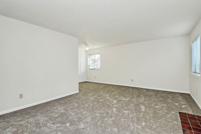 Building Photo - Adorable One Bedroom Condo in the Heathste...