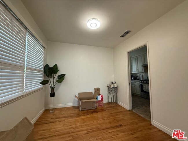 Foto del edificio - 14735 Bassett St