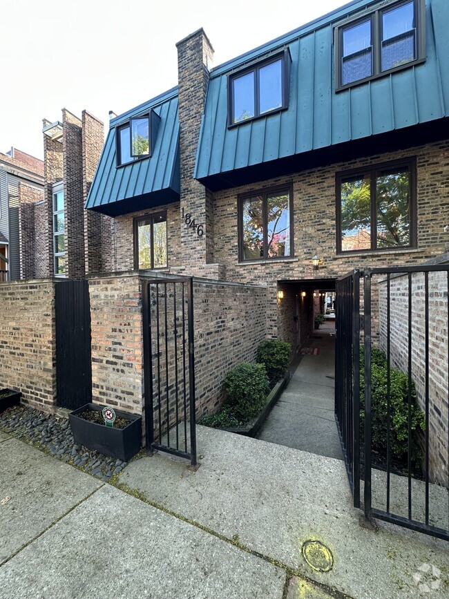 Building Photo - 1846 N Hudson Ave