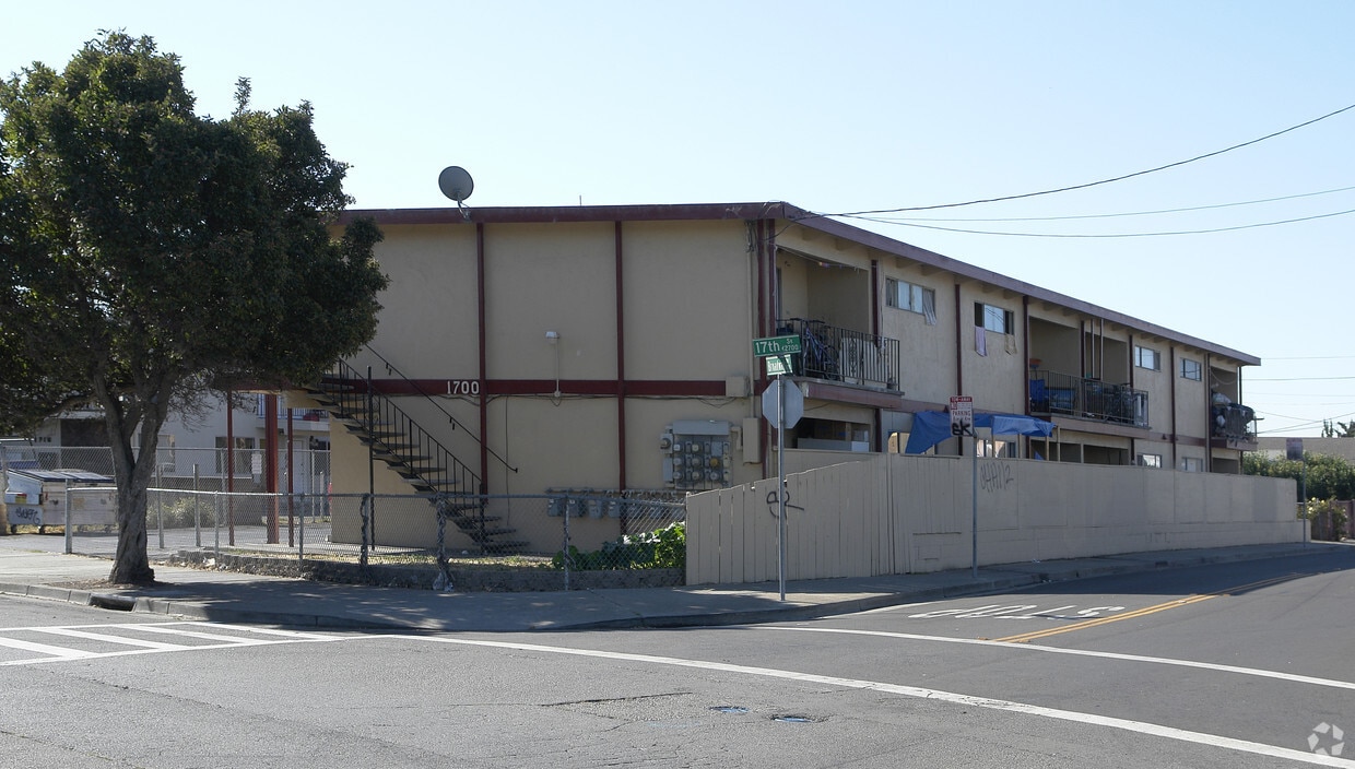 Building Photo - 1700 Broadway Ave
