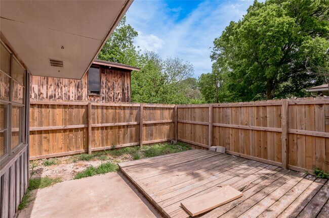 Foto del edificio - 1819 Ave Q