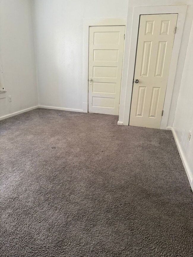 Building Photo - 1025 Lake Charles Ave