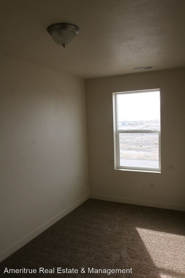 Foto del edificio - 3 br, 2.5 bath House - 221 N 680 E
