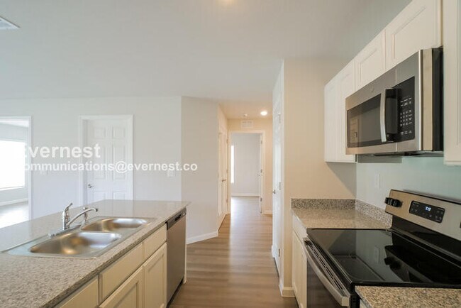 Building Photo - 12 Post Oak Ln