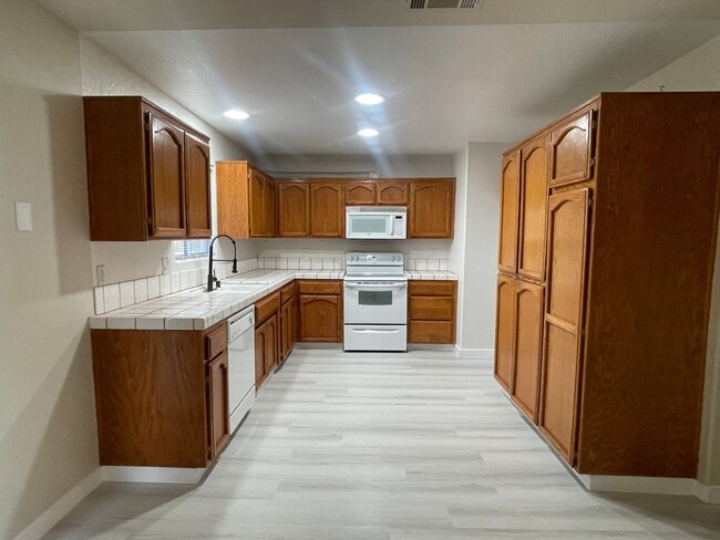 Building Photo - 3+2 READY NOW! $1,495.00