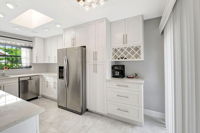 Foto del edificio - 9311 Longmeadow Cir