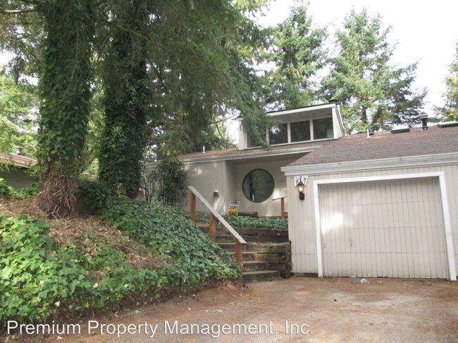 Building Photo - 1545 Distinctive Ct S