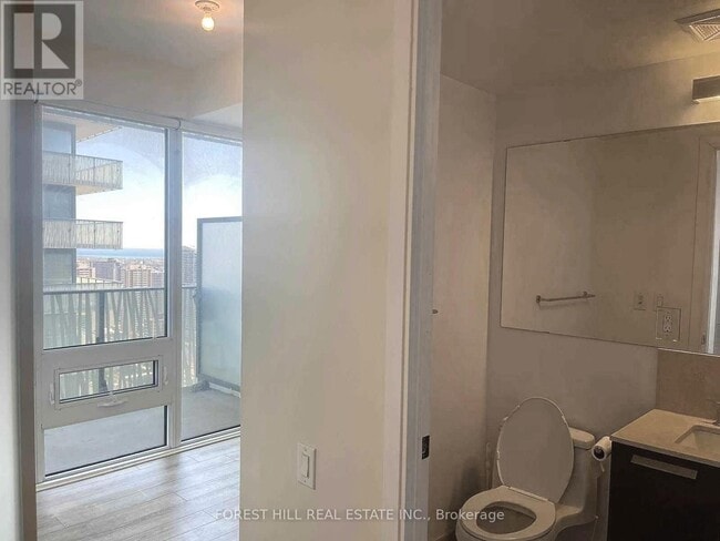 Building Photo - 42 Charles St E