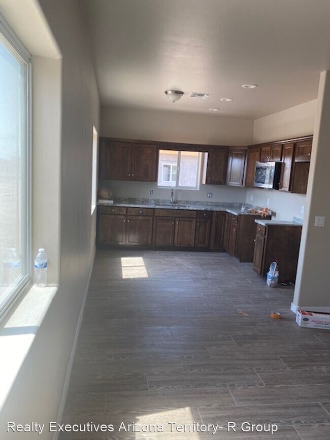 Building Photo - 5720 S Southland Blvd