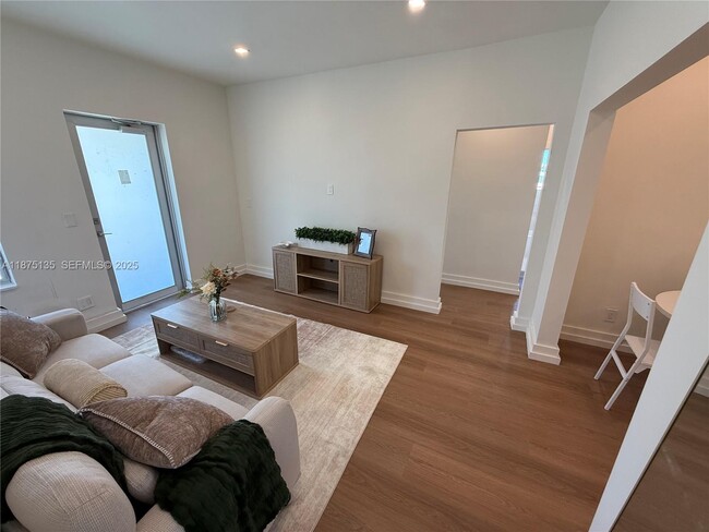 Building Photo - 1535 West Ave