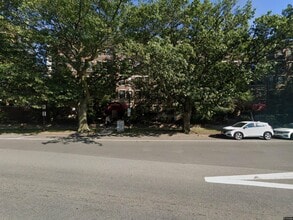Building Photo - 352 Riverway