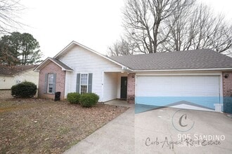 Building Photo - 905 Sandino Dr