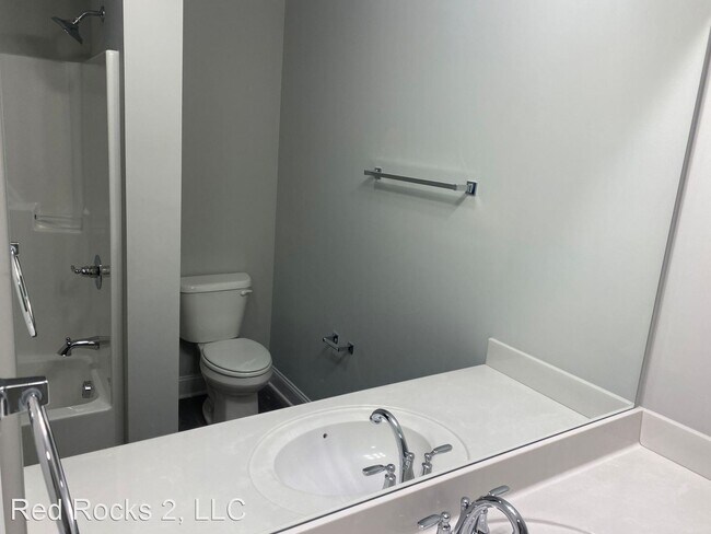 Building Photo - 4817 Lake Ln