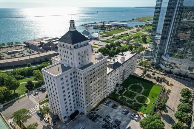 Building Photo - Cudahy Tower Apartments