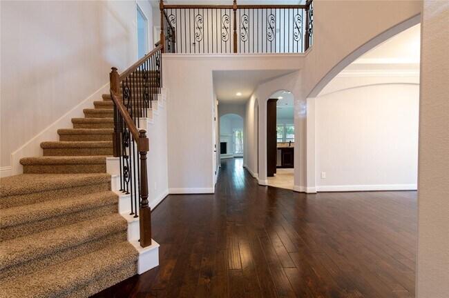 Building Photo - 7 Whispering Thicket Pl