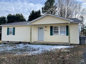 Building Photo - 1005 Breezeway Ct