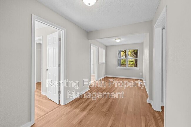 Foto del edificio - 7404 Paris Ave